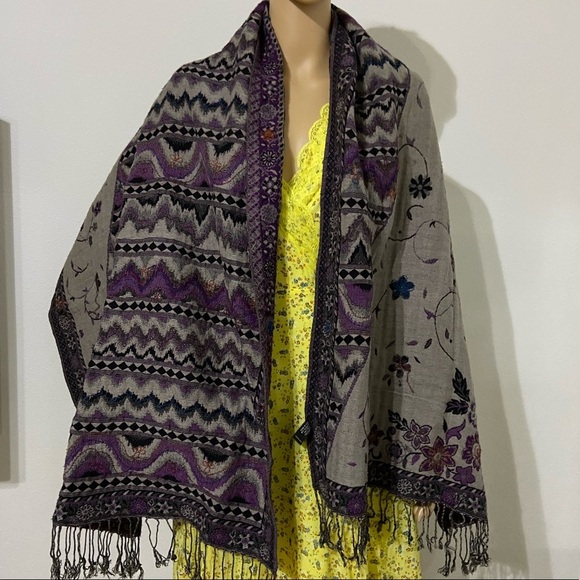 VINTAGE SCARF/WRAP - Picture 5 of 9